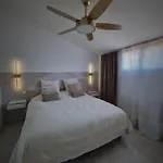 Maison Individuelle Avec Sa Piscine Privee Villa *