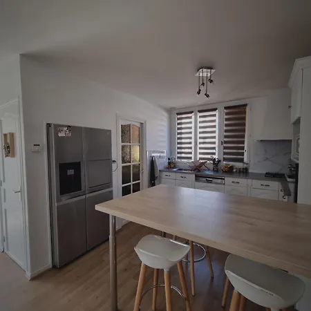 Maison Individuelle Avec Sa Piscine Et Son Jacuzzi Prives *