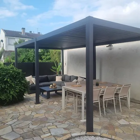 Maison Individuelle Avec Sa Piscine Et Son Jacuzzi Prives *